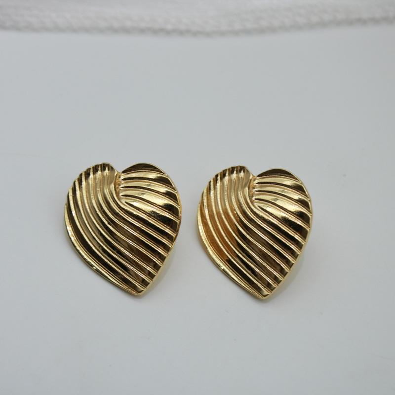E59BBEE78987-79.png earring